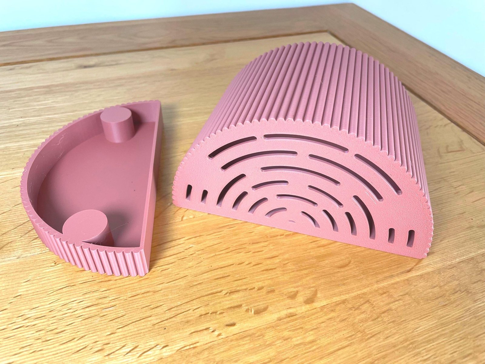 Ribbed wall mounted planter | Hidden wall mount and drip tray | Stylish design | Custom Colours